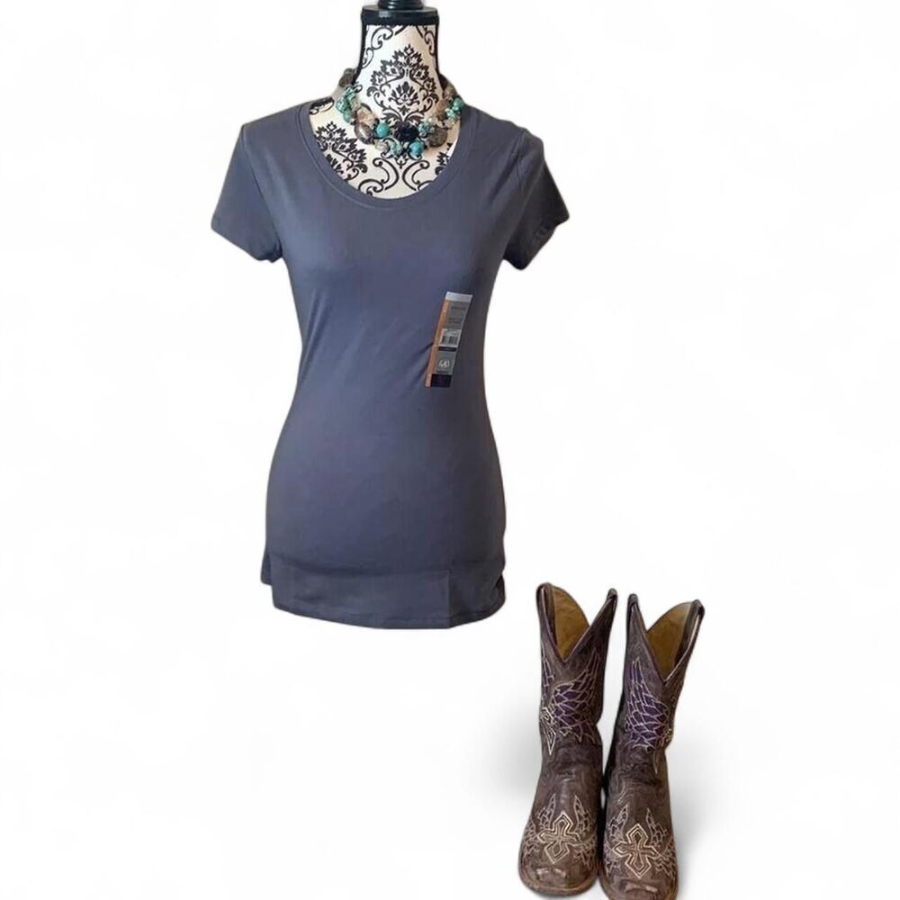 Semi fitted great for layering Medium